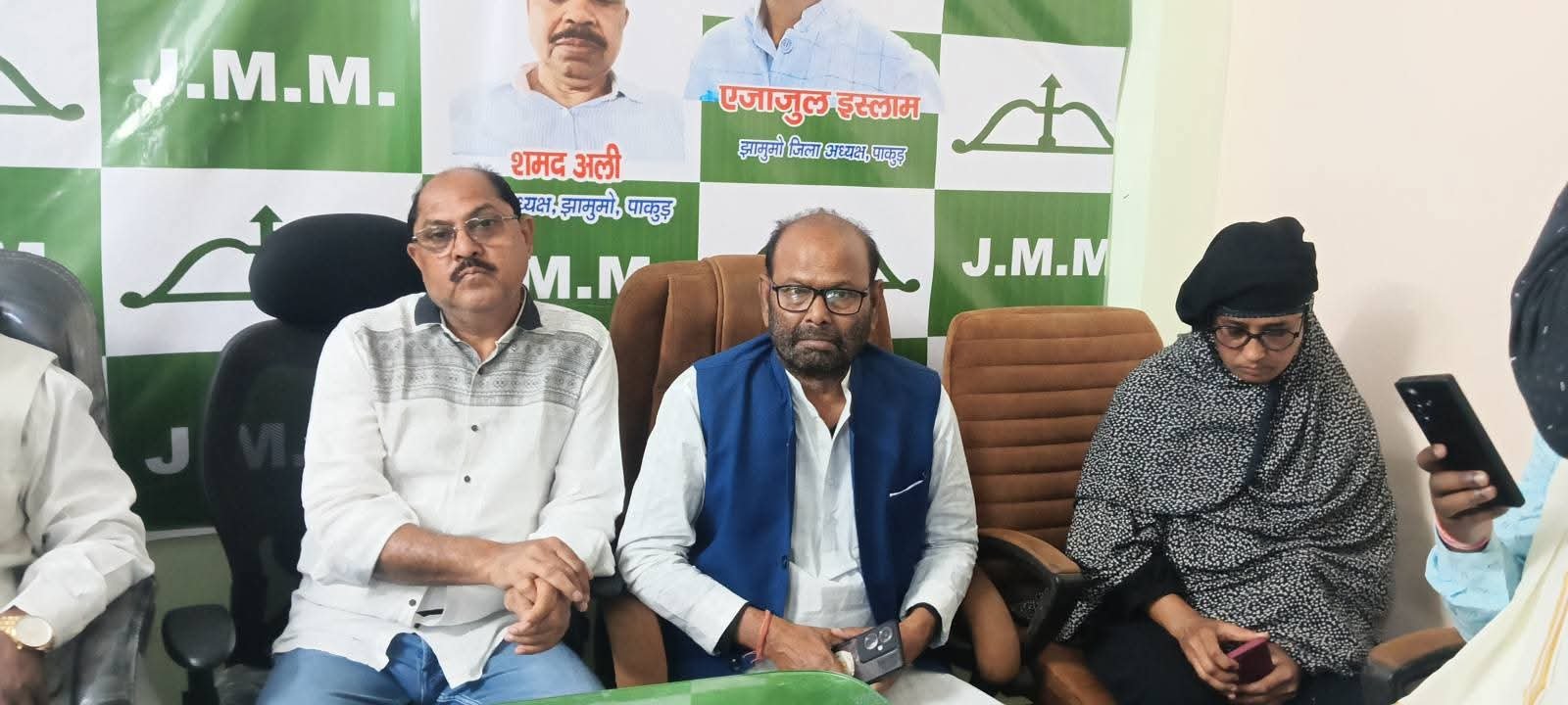 झामुमो जिला कार्यालय में बैठक,नगर अध्यक्ष पद के लिए सेलिना सुल्ताना को समर्थन देने का ऐलान