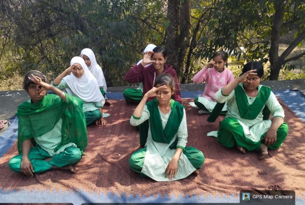 आयुष विभाग ने स्वास्थ्य जागरूकता के लिए 40 स्थानों पर कराया योग प्रशिक्षण आयुष विभाग ने स्वास्थ्य जागरूकता के लिए 40 स्थानों पर कराया योग प्रशिक्षण
