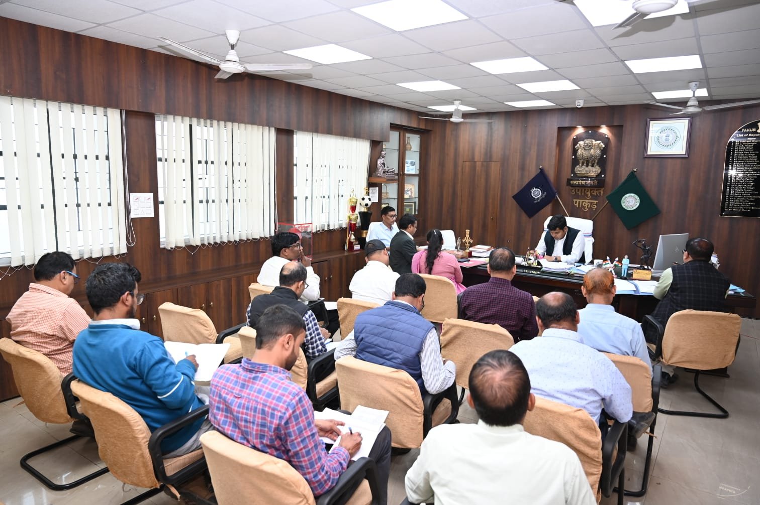 डीसी ने सांसद निधि व विधायक निधि योजनाओं की प्रगति की समीक्षा की डीसी ने सांसद निधि व विधायक निधि योजनाओं की प्रगति की समीक्षा की