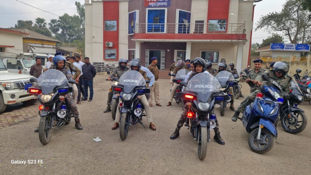 नगरपालिका चुनाव को लेकर शहर में फ्लैग मार्च, शांति एवं निष्पक्ष मतदान का संदेश