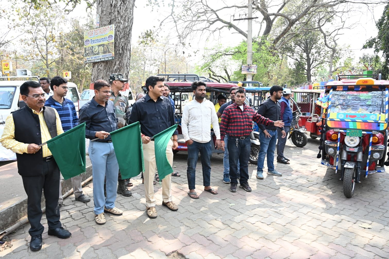 फाइलेरिया उन्मूलन को लेकर टोटो चालकों के बीच विशेष जागरूकता कार्यक्रम आयोजित फाइलेरिया उन्मूलन को लेकर टोटो चालकों के बीच विशेष जागरूकता कार्यक्रम आयोजित