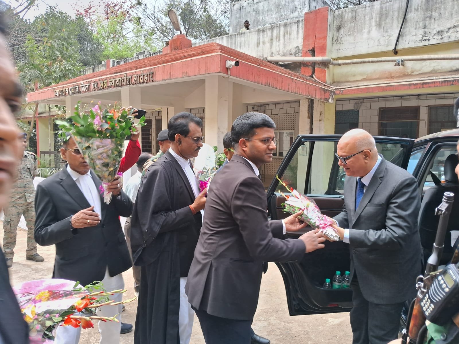 लातेहार सिविल कोर्ट का मुख्य न्यायाधीश ने किया निरीक्षण, न्यायिक कार्यों व सुविधाओं की ली समीक्षा लातेहार सिविल कोर्ट का मुख्य न्यायाधीश ने किया निरीक्षण, न्यायिक कार्यों व सुविधाओं की ली समीक्षा