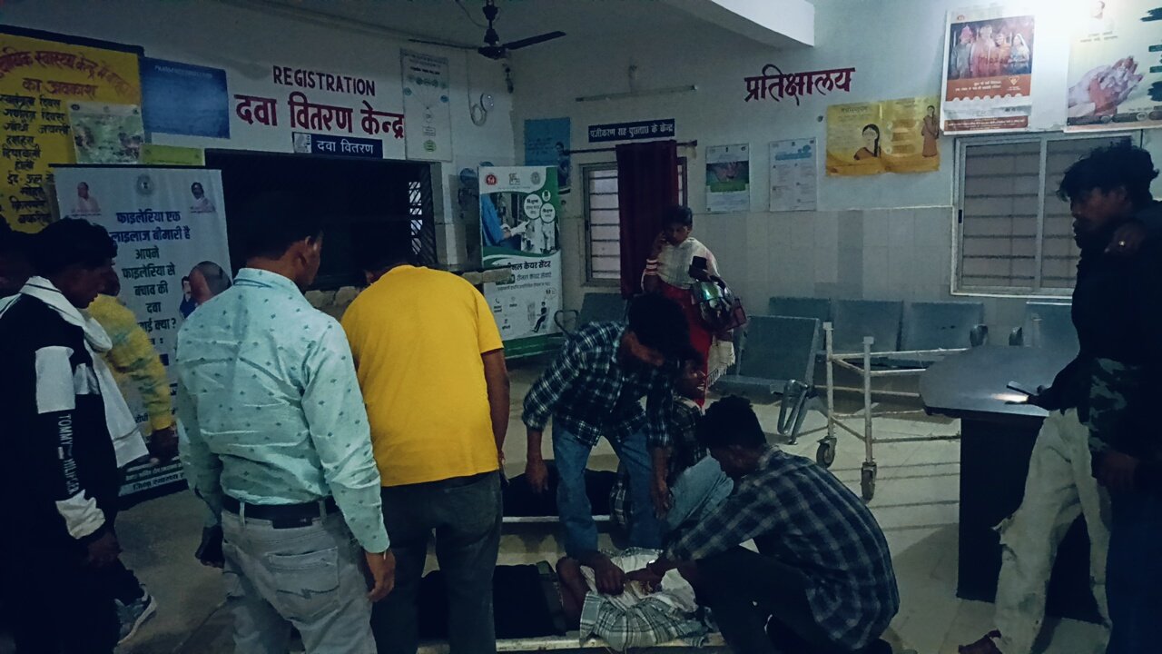 देवाकी के समीप अज्ञात बॉक्साइट वाहन की चपेट में आने से मोटरसाइकिल सवार पांच लोग घायल, प्राथमिक उपचार के बाद रेफर देवाकी के समीप अज्ञात बॉक्साइट वाहन की चपेट में आने से मोटरसाइकिल सवार पांच लोग घायल, प्राथमिक उपचार के बाद रेफर
