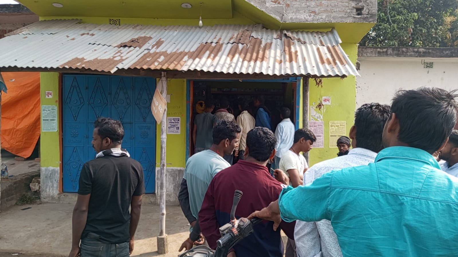 गनपुरा चौक स्थित मोबाइल दुकान का ताला तोड़ लाखों की चोरी, क्षेत्र में दहशत का माहौल।