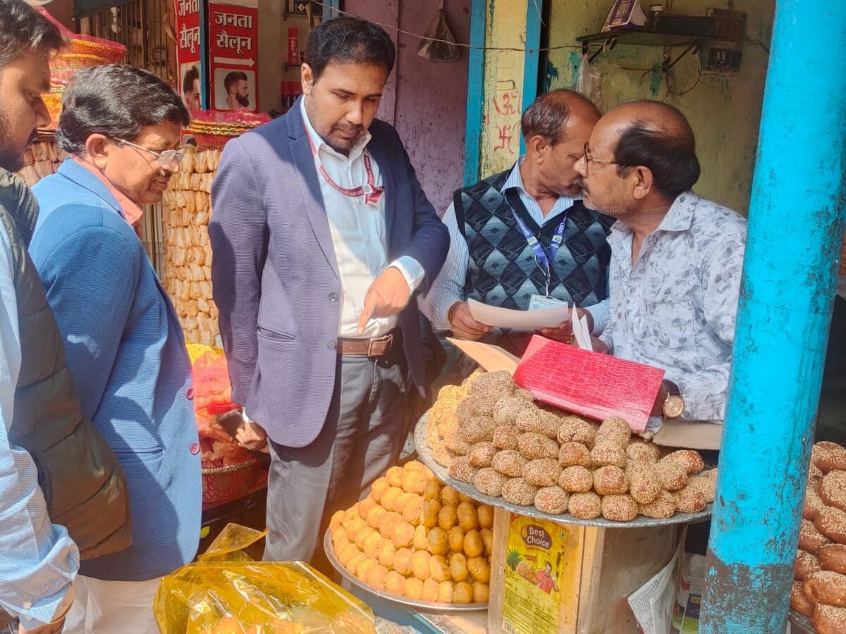 होली के मद्देनजर खाद्य प्रतिष्ठानों का औचक निरीक्षण