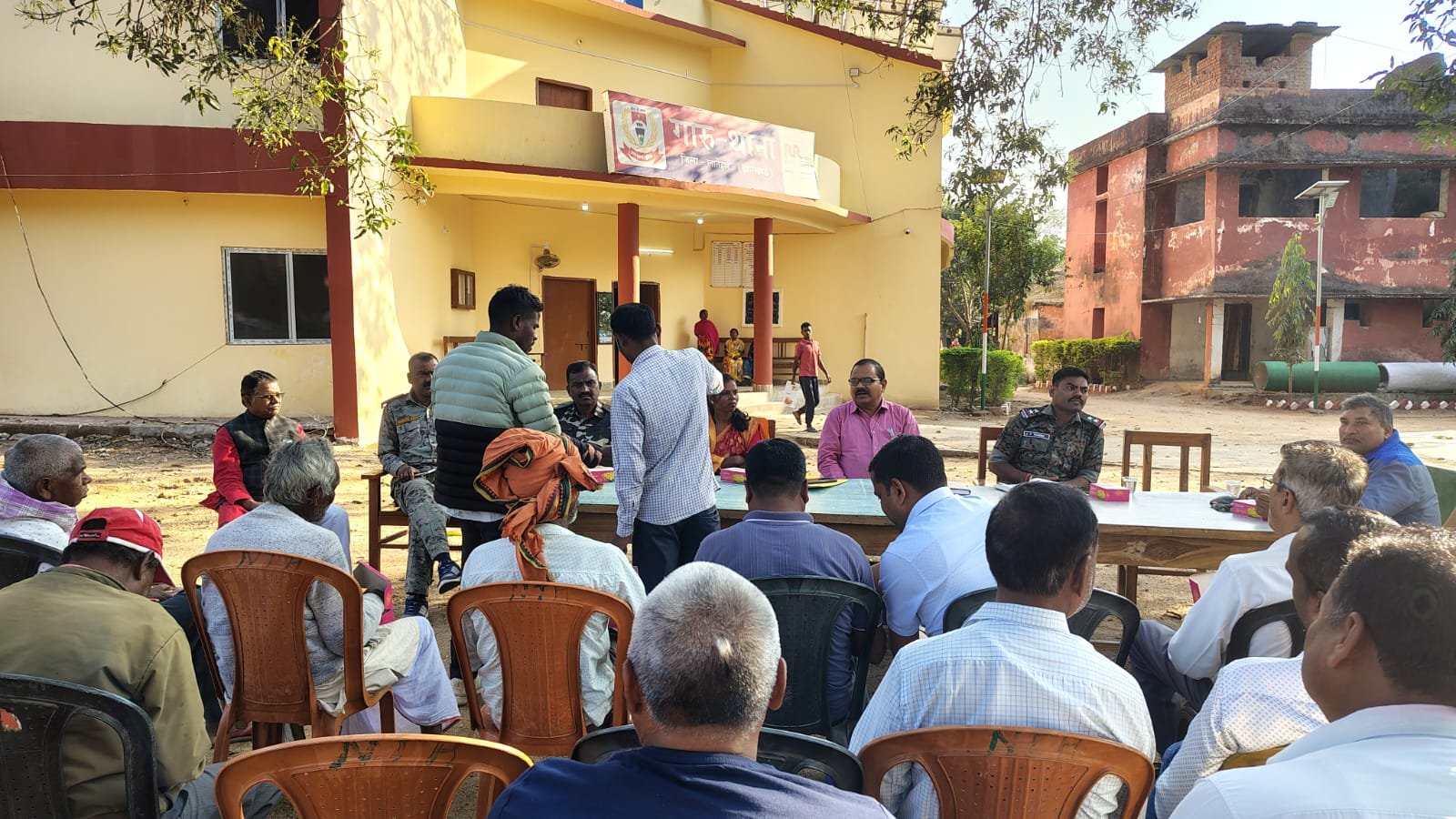 गारू थाना में होली एवं रमजान को लेकर शांति समिति की बैठक सम्पन्न गारू थाना में होली एवं रमजान को लेकर शांति समिति की बैठक सम्पन्न
