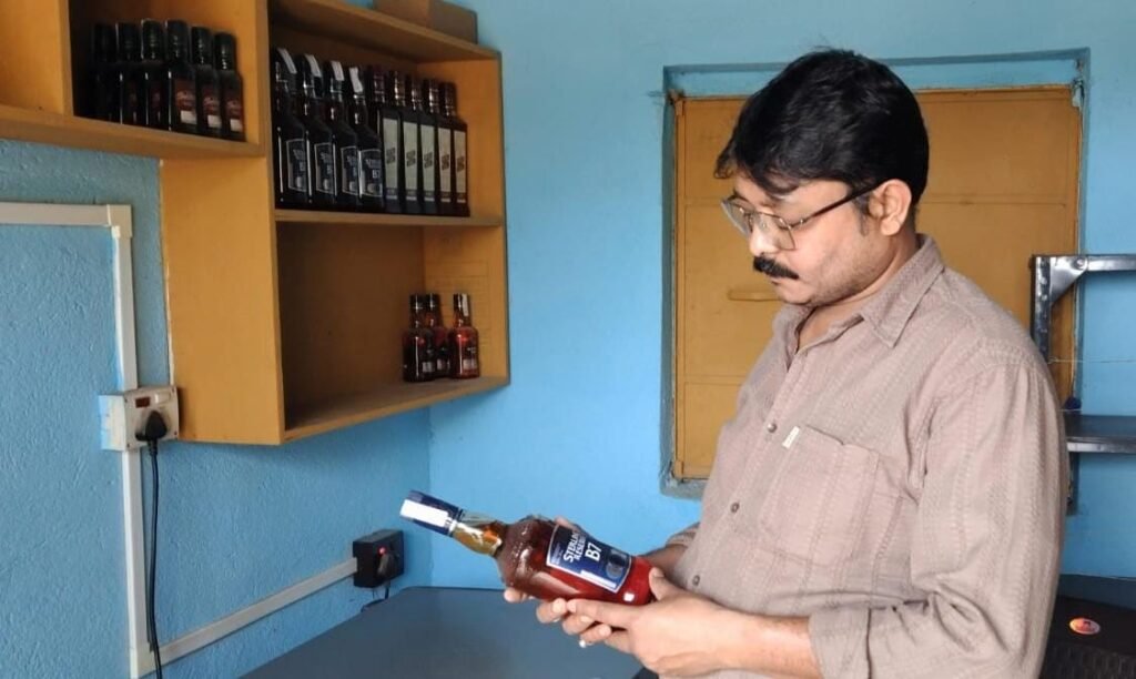 नगरनबी की कंपोजिट शराब दुकान पर औचक निरीक्षण, नियमों के कड़ाई से पालन के निर्देश नगरनबी की कंपोजिट शराब दुकान पर औचक निरीक्षण, नियमों के कड़ाई से पालन के निर्देश