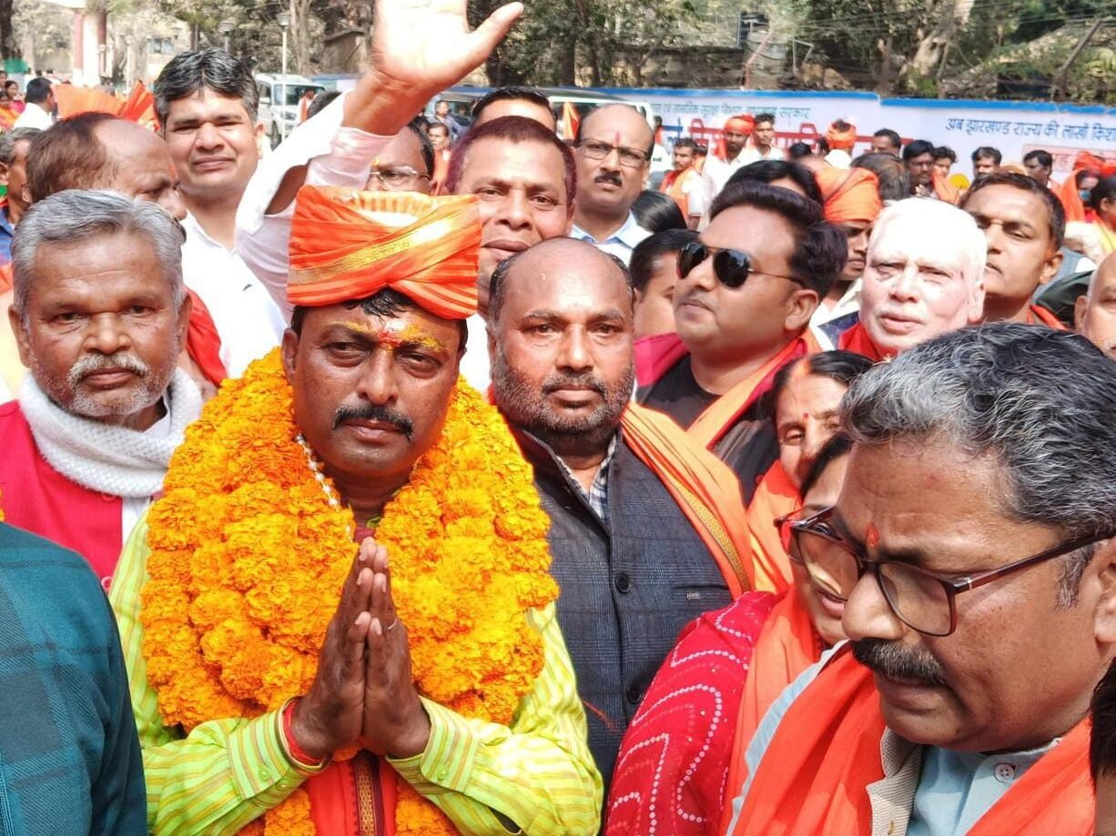 Latehar news:लातेहार नगर पंचायत अध्यक्ष पद पर महेश सिंह की शानदार जीत, समर्थकों में जश्न Latehar news:लातेहार नगर पंचायत अध्यक्ष पद पर महेश सिंह की शानदार जीत, समर्थकों में जश्न