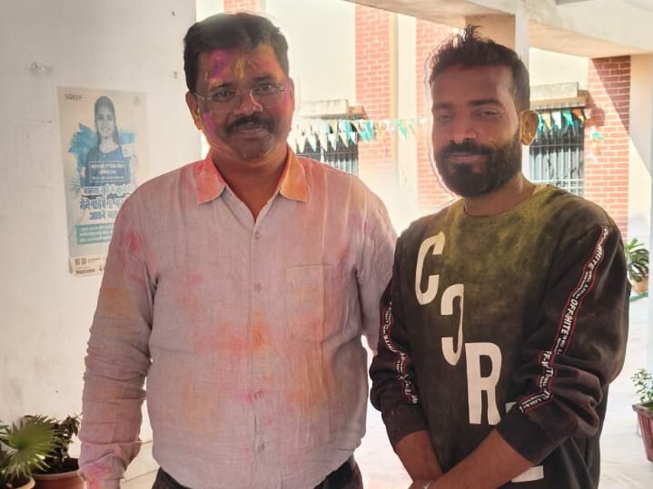Palamu news:सतबरवा प्रखंड सह अंचल कार्यालय में होली मिलन समारोह Palamu news:सतबरवा प्रखंड सह अंचल कार्यालय में होली मिलन समारोह