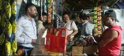 Jharkhand News Today:लातेहार में गुटखा-सिगरेट पर चला प्रशासन का डंडा, कई दुकानों में छापेमारी Jharkhand News Today:लातेहार में गुटखा-सिगरेट पर चला प्रशासन का डंडा, कई दुकानों में छापेमारी