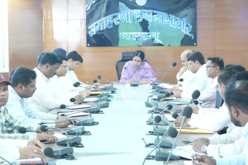 पलामू:उपायुक्त ने राजस्व संग्रहण की समीक्षा बैठक की,सभी विभागों को राजस्व संग्रहण में तेज़ी लाने के निर्देश पलामू:उपायुक्त ने राजस्व संग्रहण की समीक्षा बैठक की,सभी विभागों को राजस्व संग्रहण में तेज़ी लाने के निर्देश