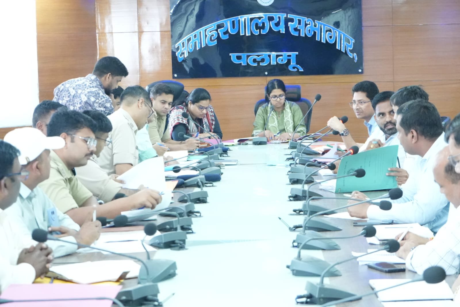 पलामू:जिला खनन टास्क फोर्स की बैठक:अवैध खनन पर सख्ती,50 वाहन जब्त पलामू:जिला खनन टास्क फोर्स की बैठक:अवैध खनन पर सख्ती,50 वाहन जब्त