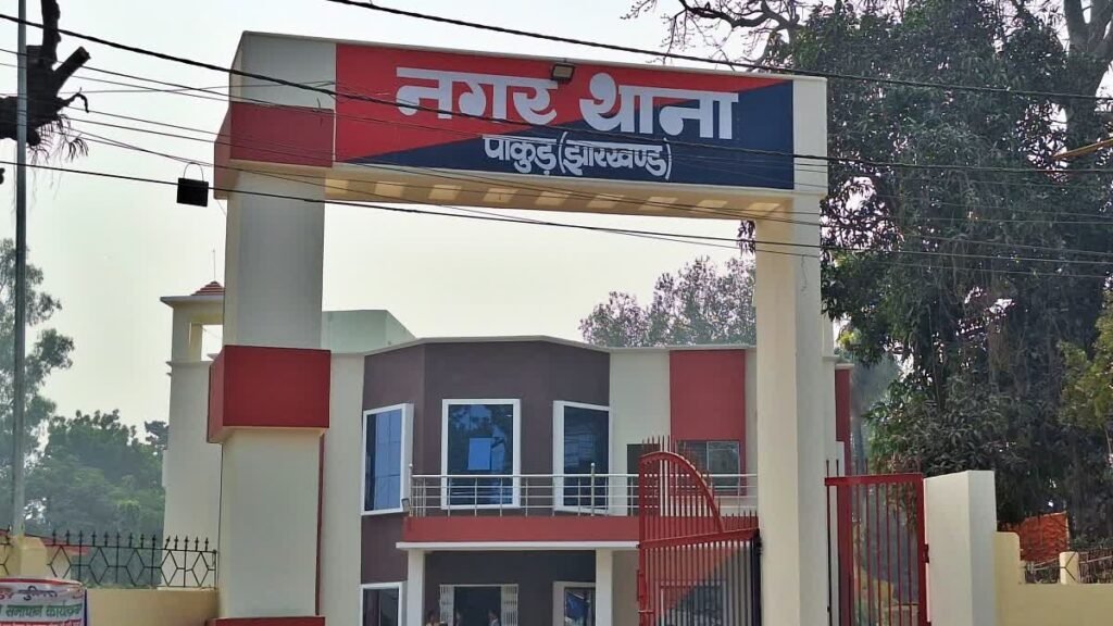 दंगा भड़काने के आरोप में आजसू नेता आलोक जय पॉल गिरफ्तार, भेजे गए जेल दंगा भड़काने के आरोप में आजसू नेता आलोक जय पॉल गिरफ्तार, भेजे गए जेल