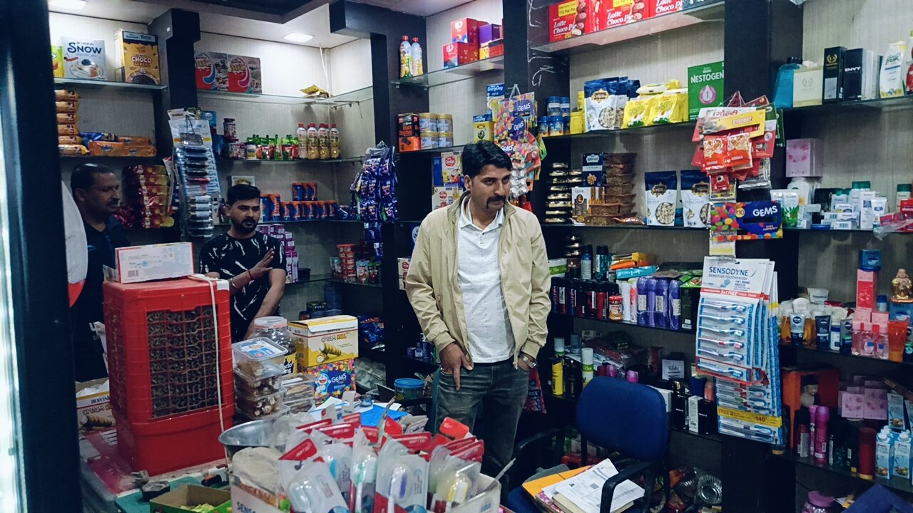 Gumla News:घाघरा में हॉट एंड कोल्ड दुकान में चोरी,12 हजार नकद समेत सामान पार Gumla News:घाघरा में हॉट एंड कोल्ड दुकान में चोरी,12 हजार नकद समेत सामान पार