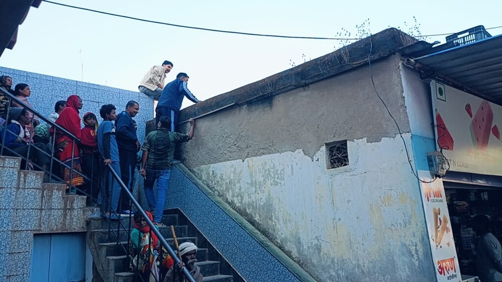 Gumla News:घाघरा में हॉट एंड कोल्ड दुकान में चोरी,12 हजार नकद समेत सामान पार Gumla News:घाघरा में हॉट एंड कोल्ड दुकान में चोरी,12 हजार नकद समेत सामान पार