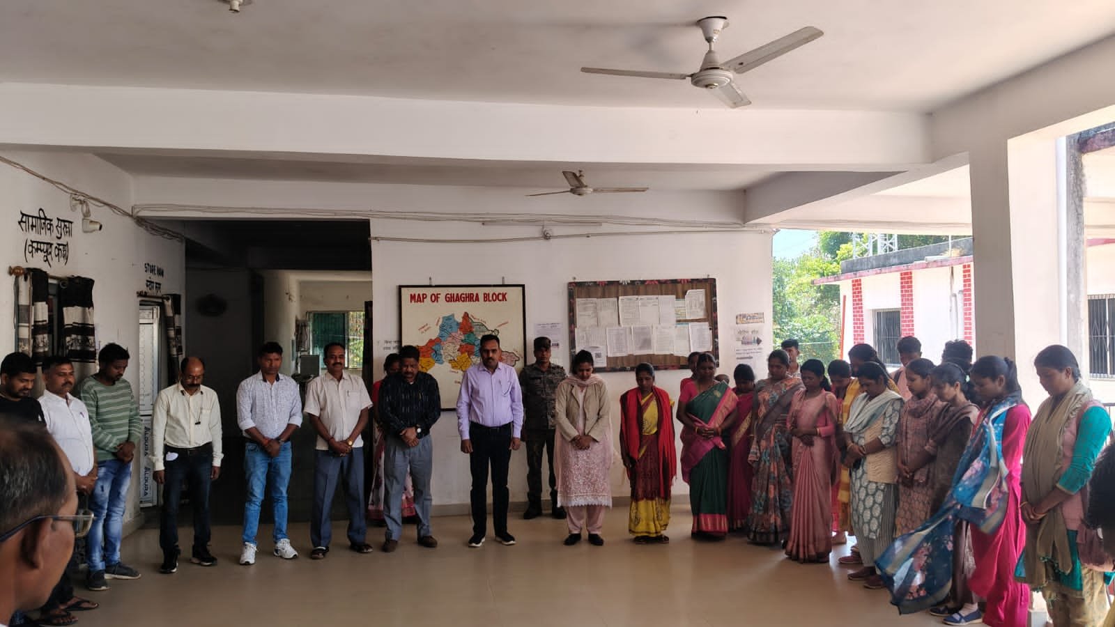 Gumla News:घाघरा प्रखंड कार्यालय में रोजगार सेवक विफेश भगत को श्रद्धांजलि, दो मिनट का मौन रखकर दी गई भावभीनी विदाई Gumla News:घाघरा प्रखंड कार्यालय में रोजगार सेवक विफेश भगत को श्रद्धांजलि, दो मिनट का मौन रखकर दी गई भावभीनी विदाई