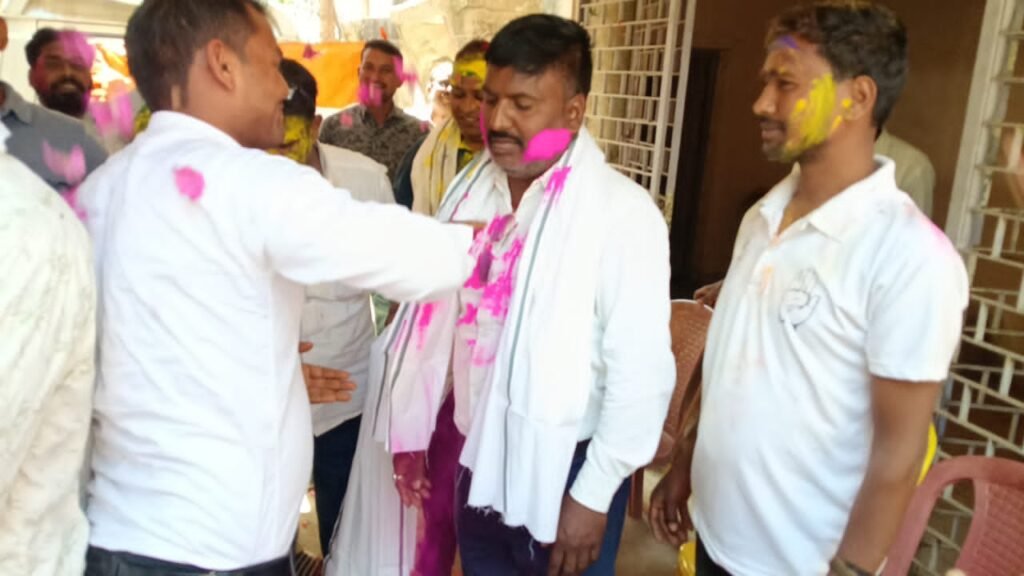मनिका में युवा कांग्रेस ने पत्रकारों के साथ मनाया होली मिलन समारोह मनिका में युवा कांग्रेस ने पत्रकारों के साथ मनाया होली मिलन समारोह