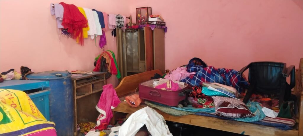 Gumla News:घाघरा में घर का वेंटिलेटर तोड़कर चोरी, 32 हजार नगद समेत जेवरात लेकर फरार Gumla News:घाघरा में घर का वेंटिलेटर तोड़कर चोरी, 32 हजार नगद समेत जेवरात लेकर फरार