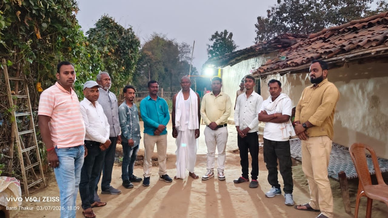 भाजपा मंडल अध्यक्ष मनोज प्रसाद सहित पदाधिकारियों ने अजय सिंह के ब्रह्मभोज में होकर परिजनों को दी सांत्वना भाजपा मंडल अध्यक्ष मनोज प्रसाद सहित पदाधिकारियों ने अजय सिंह के ब्रह्मभोज में होकर परिजनों को दी सांत्वना