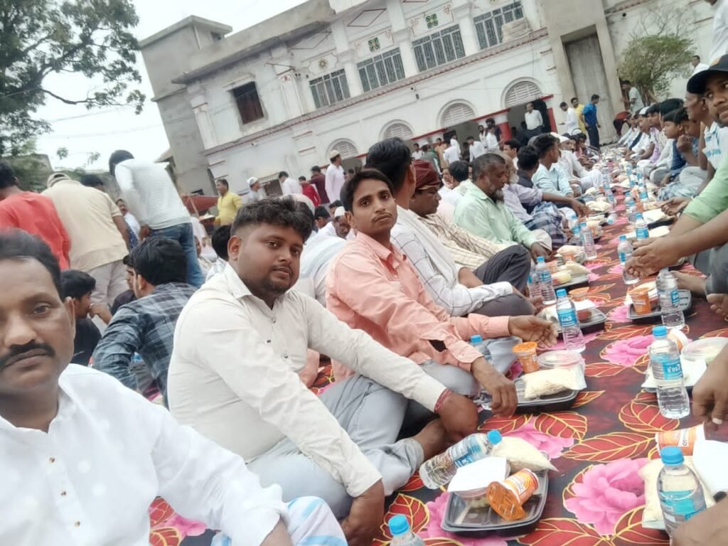 विधायक निसात आलम के आवास इस्लामपुर में दावत-ए-इफ्तार का भव्य आयोजन, रोजेदारों ने की अमन-चैन और भाईचारे की दुआ विधायक निसात आलम के आवास इस्लामपुर में दावत-ए-इफ्तार का भव्य आयोजन, रोजेदारों ने की अमन-चैन और भाईचारे की दुआ