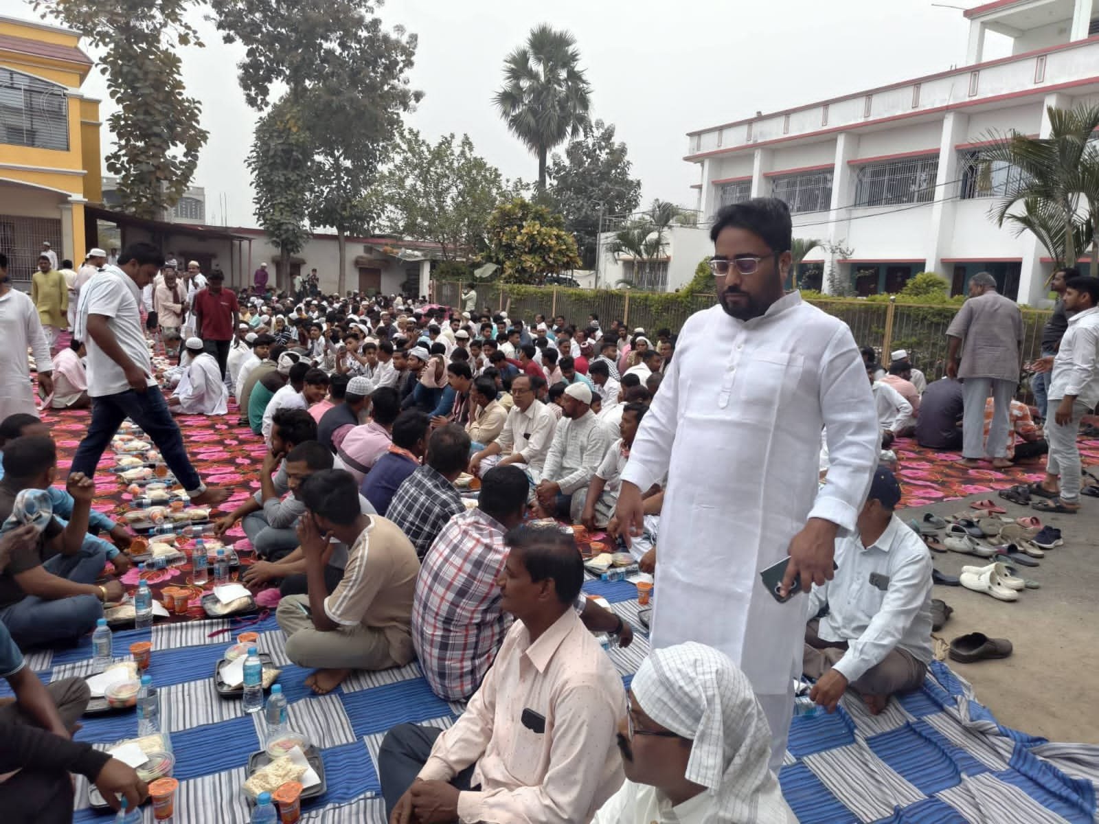 विधायक निसात आलम के आवास इस्लामपुर में दावत-ए-इफ्तार का भव्य आयोजन, रोजेदारों ने की अमन-चैन और भाईचारे की दुआ विधायक निसात आलम के आवास इस्लामपुर में दावत-ए-इफ्तार का भव्य आयोजन, रोजेदारों ने की अमन-चैन और भाईचारे की दुआ
