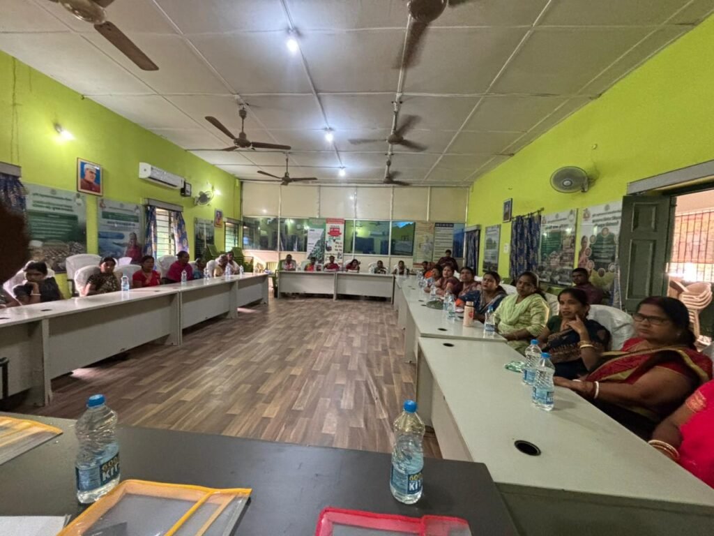 नाबार्ड दुमका ने मनाया अंतर्राष्ट्रीय महिला दिवस, महिलाओं को योजनाओं की दी जानकारी