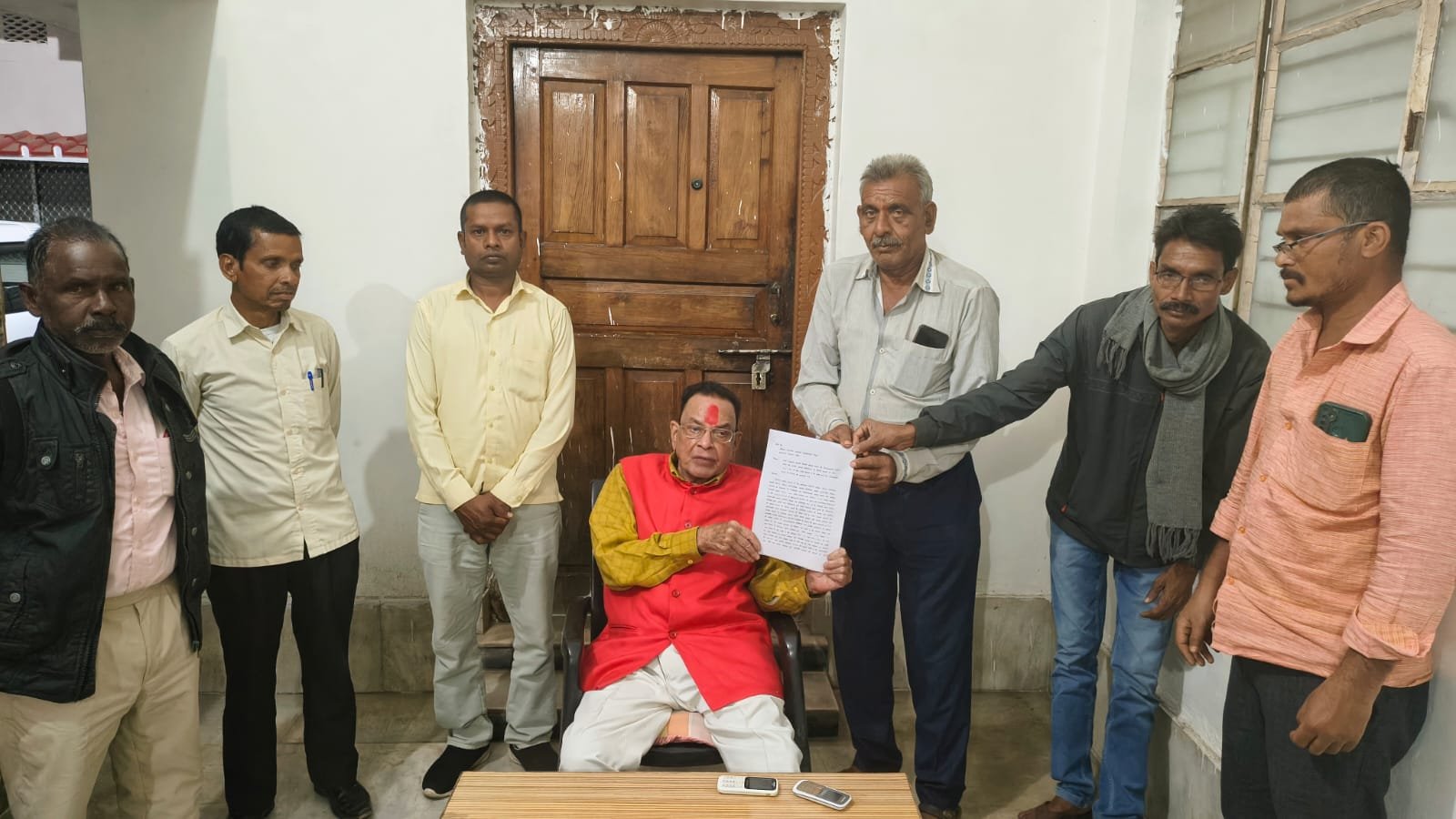 Gomiya News:स्कूल की जमीन पर अवैध जमाबंदी का आरोप,ग्रामीणों ने पूर्व मंत्री से की कार्रवाई की मांग Gomiya News:स्कूल की जमीन पर अवैध जमाबंदी का आरोप,ग्रामीणों ने पूर्व मंत्री से की कार्रवाई की मांग