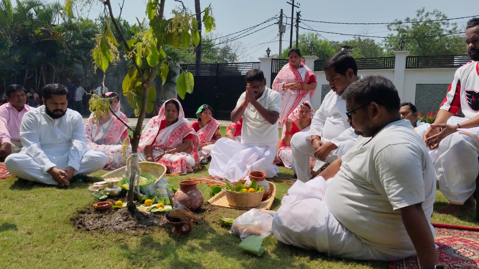सरहुल संस्कृति व प्रकृति के प्रति गहरी आस्था प्रतीक : अर्जुन मुंडा सरहुल संस्कृति व प्रकृति के प्रति गहरी आस्था प्रतीक : अर्जुन मुंडा