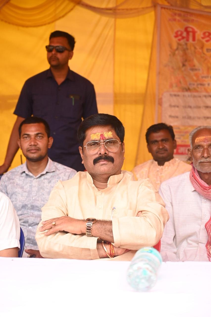 हजारी बस्ती में नौ कुंडीय गायत्री महायज्ञ का समापन, हवन व संस्कार के साथ हुआ भावुक विदाई समारोह हजारी बस्ती में नौ कुंडीय गायत्री महायज्ञ का समापन, हवन व संस्कार के साथ हुआ भावुक विदाई समारोह