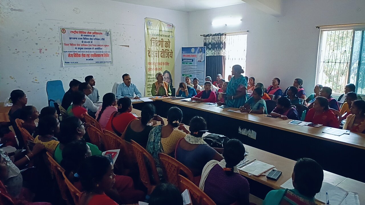 घाघरा ब्लॉक परिसर के सभागार में मतदाता सूची गहन पुनरीक्षण को लेकर एक दिवसीय प्रशिक्षण आयोजित घाघरा ब्लॉक परिसर के सभागार में मतदाता सूची गहन पुनरीक्षण को लेकर एक दिवसीय प्रशिक्षण आयोजित