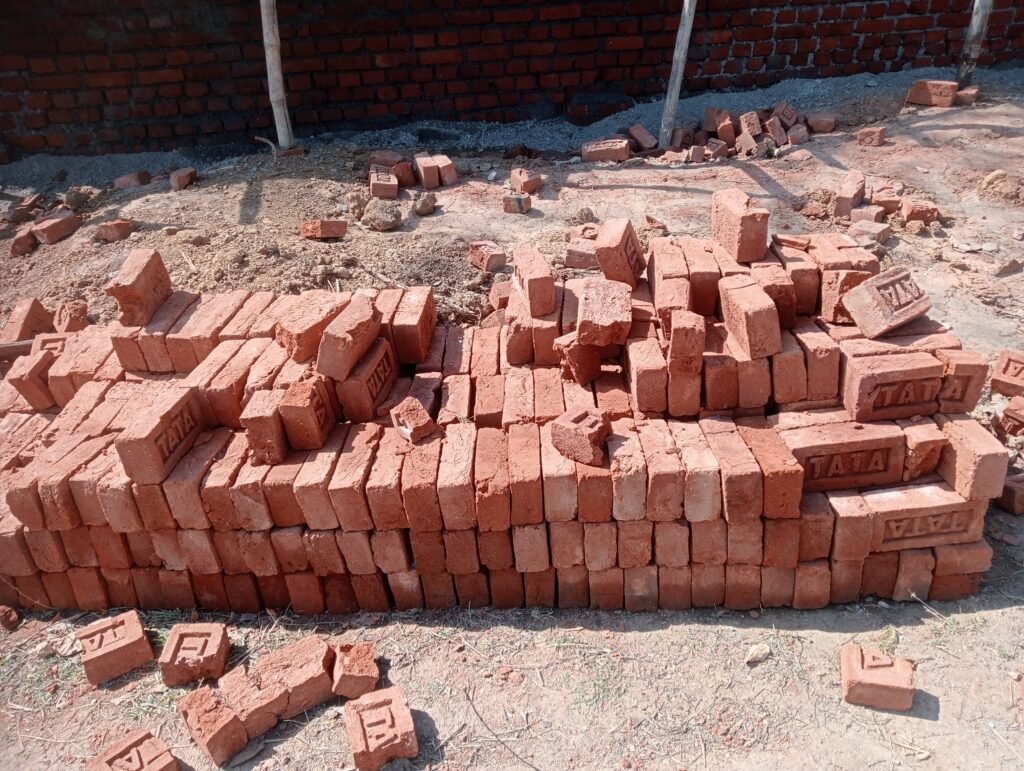 लातेहार में बिरसा हरित ग्राम योजना पर सवाल—मुर्गी व बकरी शेड में घटिया ईंट से निर्माण, 3.61 करोड़ की योजना पर संकट लातेहार में बिरसा हरित ग्राम योजना पर सवाल—मुर्गी व बकरी शेड में घटिया ईंट से निर्माण, 3.61 करोड़ की योजना पर संकट