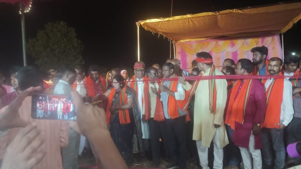 पल्हेया पंचायत शिव मंदिर परिसर में शानदार दुगोला कार्यक्रम का आयोजन पल्हेया पंचायत शिव मंदिर परिसर में शानदार दुगोला कार्यक्रम का आयोजन