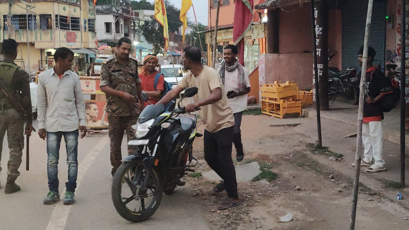 Gumla News:एसपी के निर्देशानुसार चलाया गया वाहन जांच अभियान,कई मोटरसाइकिल वाहनों को किया गया जप्त