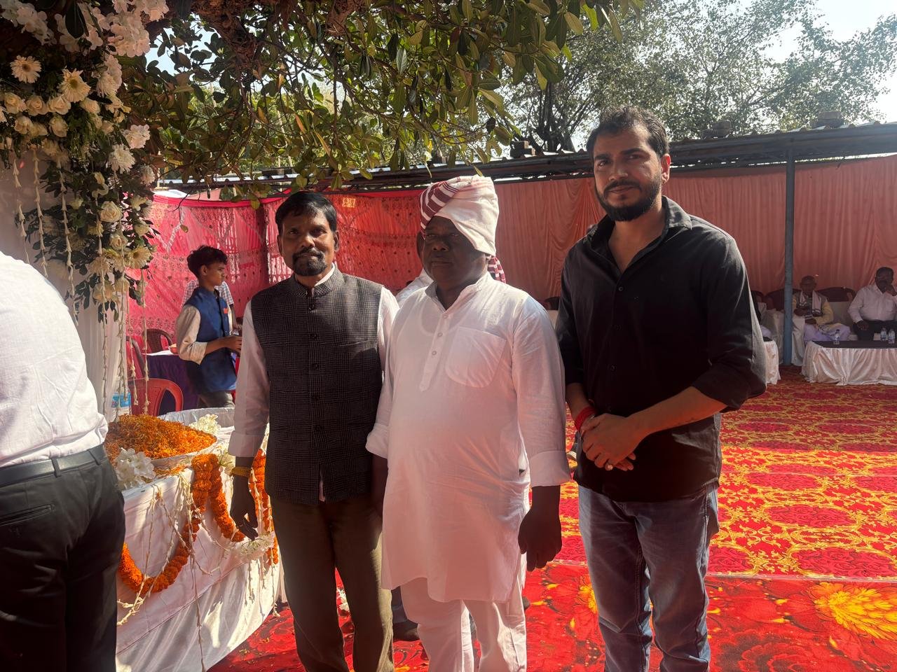 Latehar News: दिवंगत पायलट विकास भगत के श्राद्ध कर्म में शामिल हुए All Jharkhand Students Union नेता Latehar News: दिवंगत पायलट विकास भगत के श्राद्ध कर्म में शामिल हुए All Jharkhand Students Union नेता