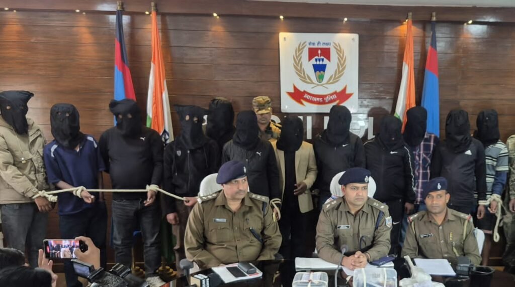 Ranchi news:नयासराय मारपीट कांड में 12 आरोपी गिरफ्तार,हथियार व वाहन बरामद Ranchi news:नयासराय मारपीट कांड में 12 आरोपी गिरफ्तार,हथियार व वाहन बरामद