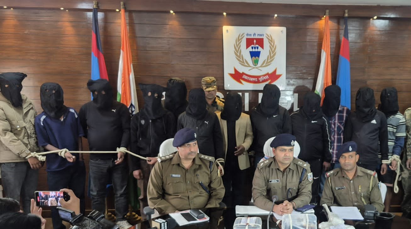 Ranchi news:नयासराय मारपीट कांड में 12 आरोपी गिरफ्तार,हथियार व वाहन बरामद Ranchi news:नयासराय मारपीट कांड में 12 आरोपी गिरफ्तार,हथियार व वाहन बरामद