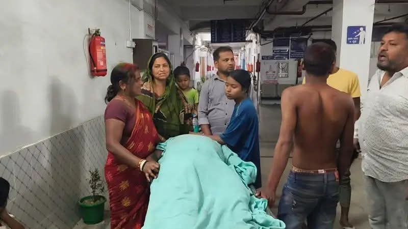 Pakur news:होली के दिन दिनदहाड़े हत्या,आठ से दस हमलावरों पर आरोप