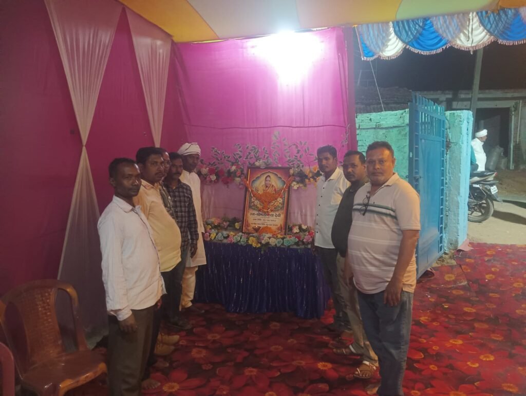 कांग्रेस नेता पप्पू पासवान की दिवंगत माता के ब्रह्मभोज में सैकड़ों लोग शामिल, दी श्रद्धांजलि