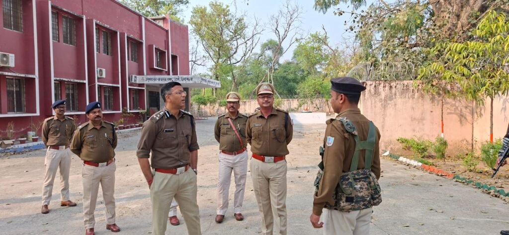 डीआईजी ने बंशीधर नगर में सुरक्षा व्यवस्था का लिया जायजा, थाना प्रभारियों के साथ की समीक्षा डीआईजी ने बंशीधर नगर में सुरक्षा व्यवस्था का लिया जायजा, थाना प्रभारियों के साथ की समीक्षा