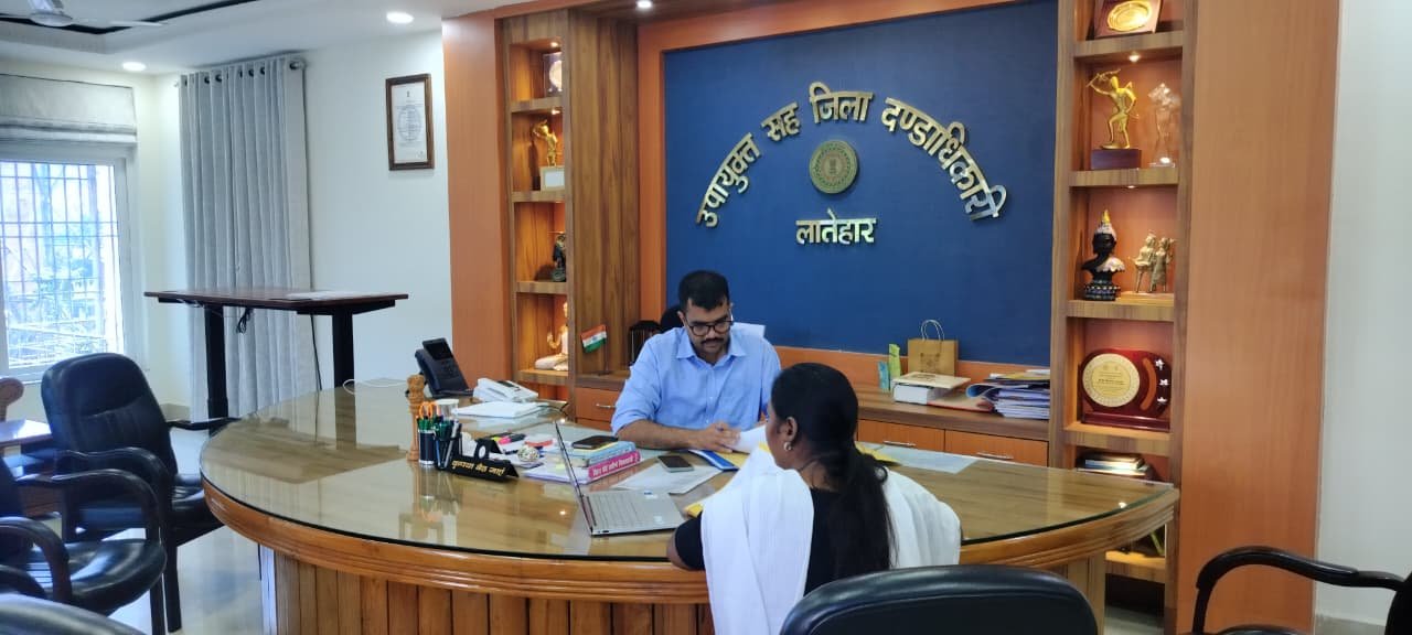 SIR:मतदाता सूची के विशेष गहन पुनरीक्षण को लेकर उपायुक्त ने की समीक्षा, समयबद्ध तैयारी के निर्देश SIR:मतदाता सूची के विशेष गहन पुनरीक्षण को लेकर उपायुक्त ने की समीक्षा, समयबद्ध तैयारी के निर्देश