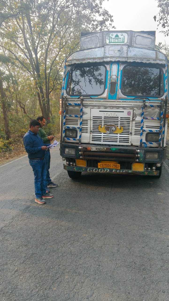 मनिका में परिवहन विभाग की सख्त कार्रवाई, ओवरलोड व कागजात जांच में 6 वाहनों का चालान मनिका में परिवहन विभाग की सख्त कार्रवाई, ओवरलोड व कागजात जांच में 6 वाहनों का चालान
