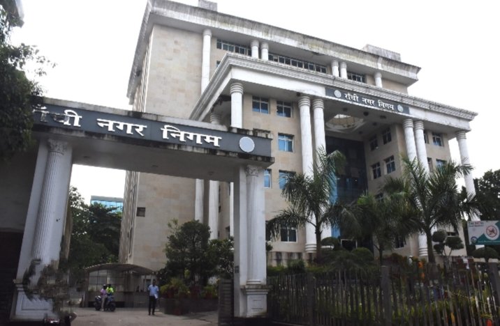राँची को स्वच्छ और व्यवस्थित बनाने के लिए नगर निगम सख्त, गुटखा-पान थूकने वालों पर लगेगा जुर्माना राँची को स्वच्छ और व्यवस्थित बनाने के लिए नगर निगम सख्त, गुटखा-पान थूकने वालों पर लगेगा जुर्माना