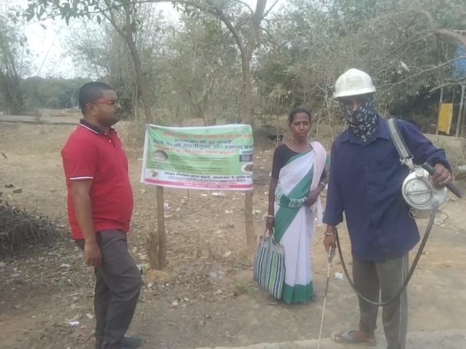 पोखरिया गांव में कालाजार से बचाव को लेकर छिड़काव अभियान पोखरिया गांव में कालाजार से बचाव को लेकर छिड़काव अभियान