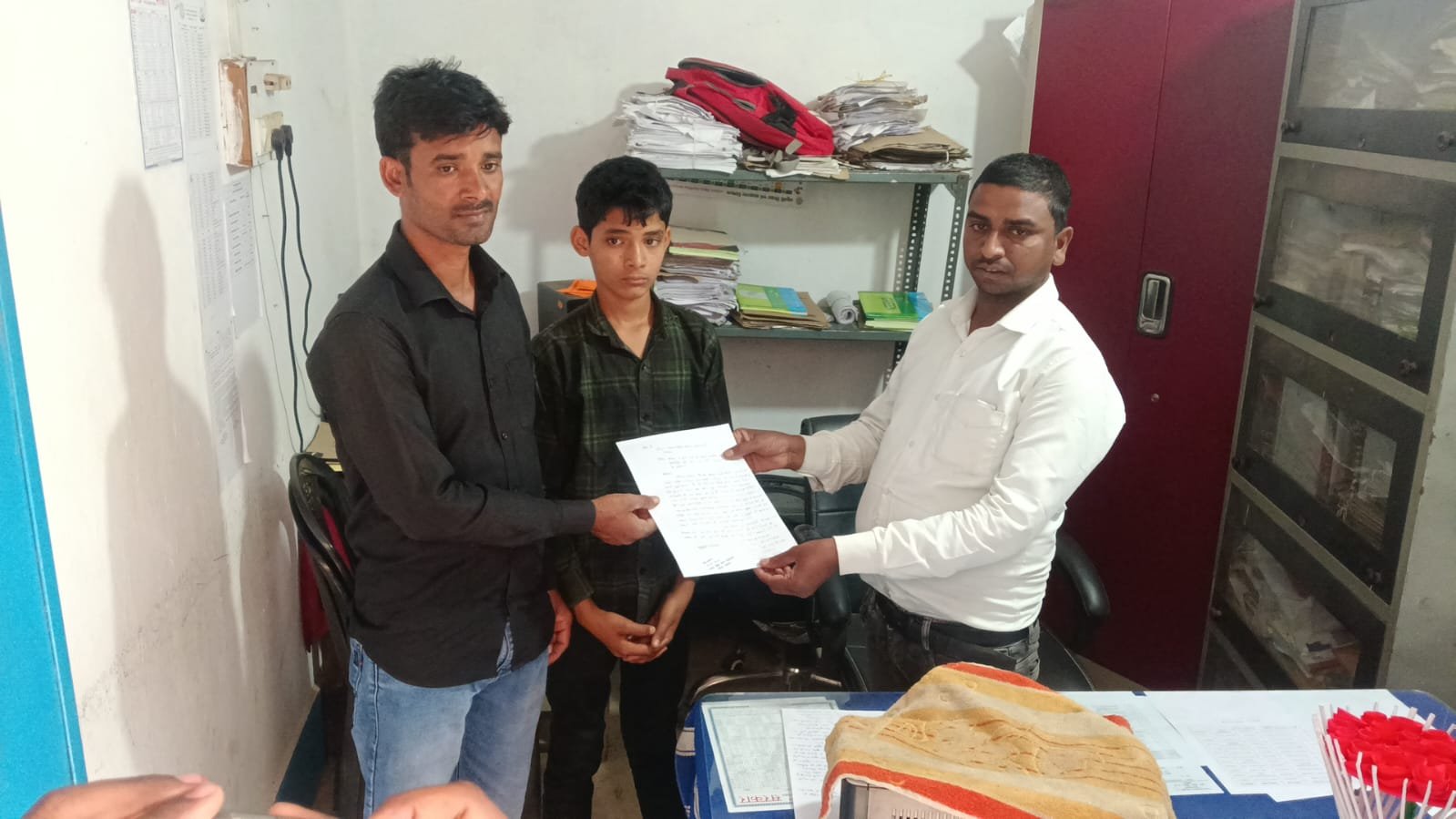 मनिका के राजकीय मध्य विद्यालय में शिक्षक पर छात्र से मारपीट और परीक्षा से रोकने का आरोप