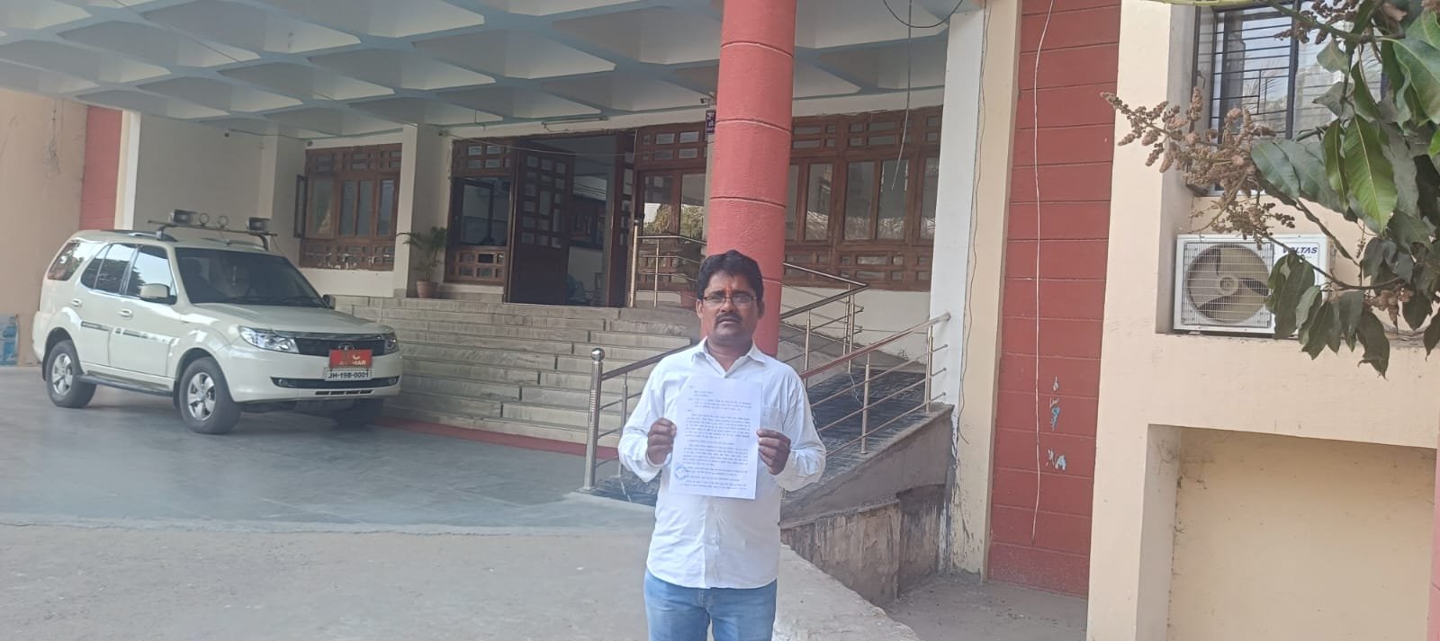मनरेगा में रॉयल्टी व टैक्स की करोड़ों की कथित गड़बड़ी का आरोप,उपायुक्त से जांच की मांग मनरेगा में रॉयल्टी व टैक्स की करोड़ों की कथित गड़बड़ी का आरोप,उपायुक्त से जांच की मांग