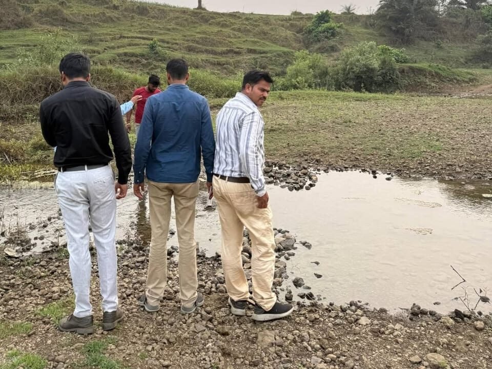 हिरणपुर में मनरेगा योजनाओं की केंद्रीय टीम ने की जांच हिरणपुर में मनरेगा योजनाओं की केंद्रीय टीम ने की जांच