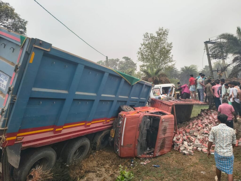 पाकुड़–हिरणपुर मुख्य सड़क पर भीषण सड़क हादसा, हाईवा और ट्रक की आमने-सामने टक्कर पाकुड़–हिरणपुर मुख्य सड़क पर भीषण सड़क हादसा, हाईवा और ट्रक की आमने-सामने टक्कर