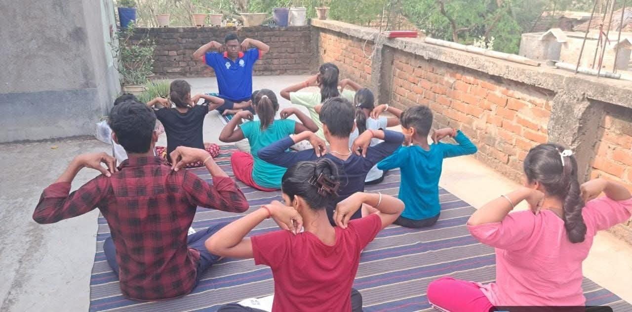 योग से स्वास्थ्य की ओर पहल: पाकुड़ जिले में 32 स्थानों पर योग प्रशिक्षण शिविर आयोजित योग से स्वास्थ्य की ओर पहल: पाकुड़ जिले में 32 स्थानों पर योग प्रशिक्षण शिविर आयोजित