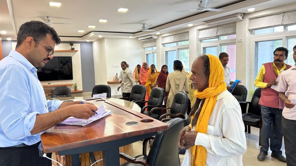 Jharkhand News Today:जन शिकायत निवारण में उपायुक्त ने सुनी ग्रामीणों की समस्याएं, त्वरित समाधान के दिए निर्देश