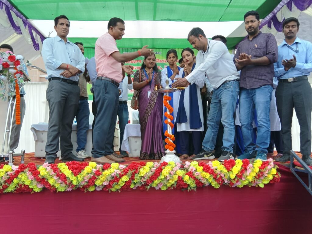 Jharkhand News Today:लातेहार में दत्तोपंत ठेंगड़ी रोजगार मेला 2026 आयोजित, 70 युवाओं का चयन Jharkhand News Today:लातेहार में दत्तोपंत ठेंगड़ी रोजगार मेला 2026 आयोजित, 70 युवाओं का चयन